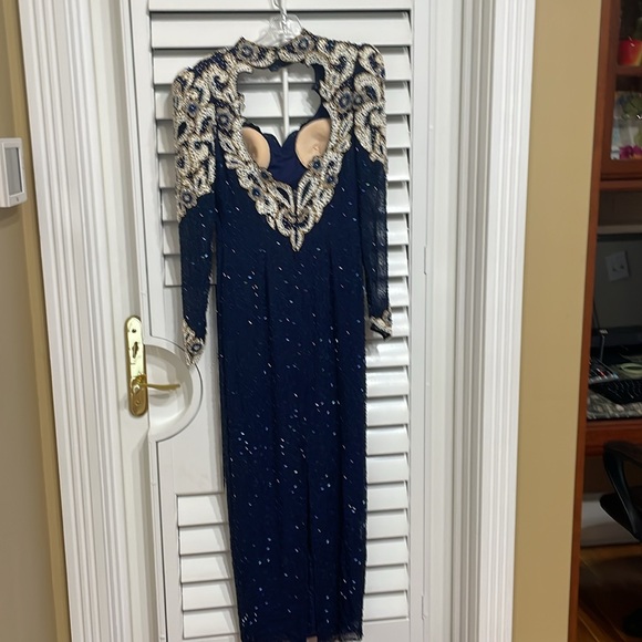 Landa 100% Silk Size 8 Navy Long Sleeve Sequined Gown - Picture 7 of 9